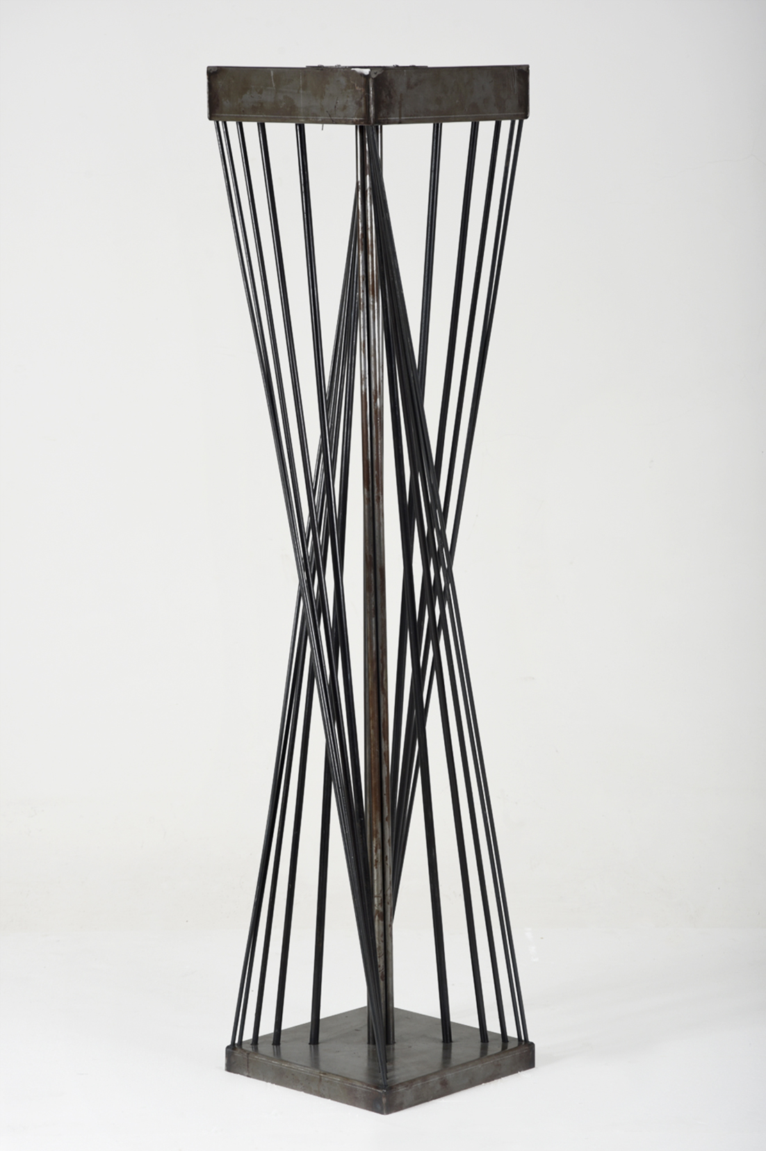 kurvo - Iron Table with  rotating turntable for vase  - 1 - 2016 - £750